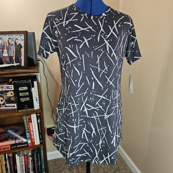 LuLaRoe Tops - LuLaRoe Mitzi Small Black and White Geometric Tunic Top with Pockets